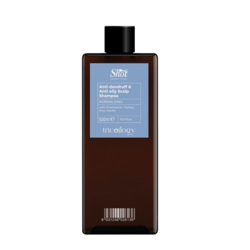 Shot Normalizing Tricoilogy szampon przeciw łupieżowy i przetłuszczaniu się włosów  500ml. Profesjonalny, trychologiczny  szampon delikatny dla skóry głowy i bez SLS w hurtowni Klara Beauty. Produkt w brązowej butelce i jasno niebieską etykietą.